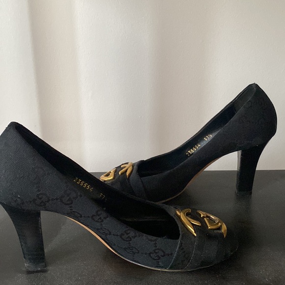 ‼️Authentic Gucci shoes with gold Gucci emblem‼️ - Picture 4 of 5